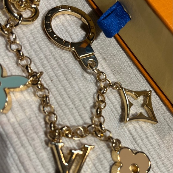✨❣️NWOT AUTHENTIC LOUIS VUITTON KEYCHAIN/CHARM! Beautiful!✨❣️ - Picture 10 of 13